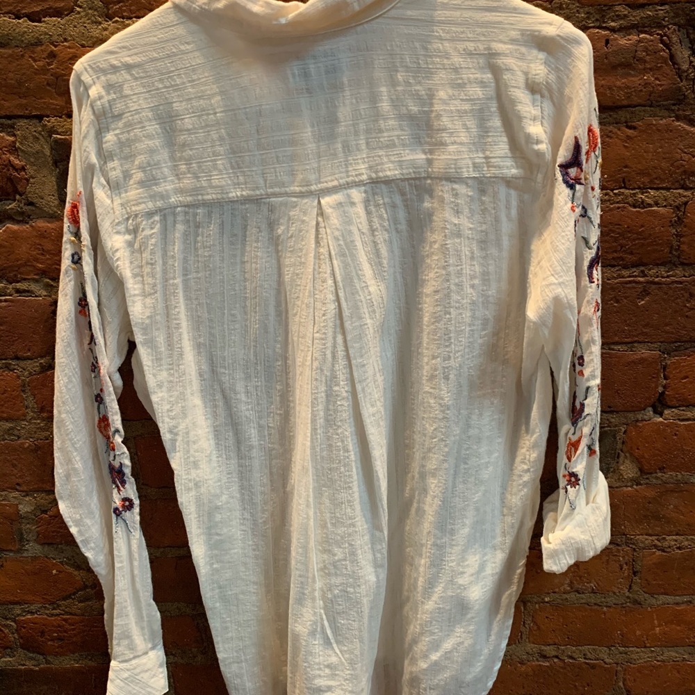 Button up - Picture 3 of 3